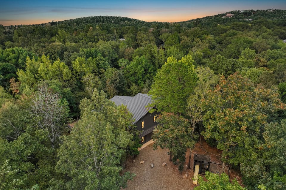 Serene Retreat: Immerse yourself in nature with stunning forest views from your private getaway!
