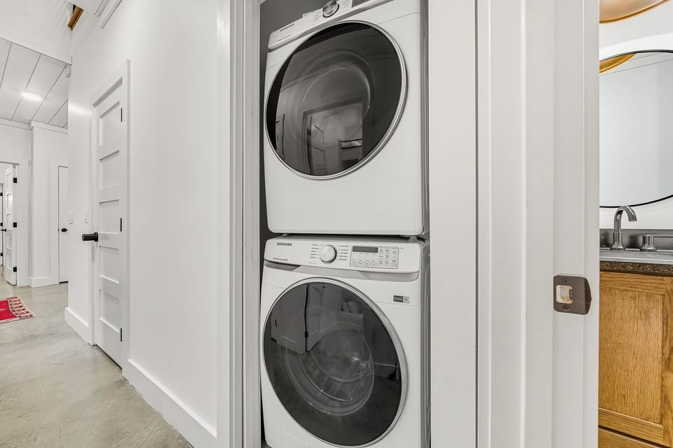 Laundry Room: Enjoy the convenience of in-unit laundry for effortless vacation cleanliness!