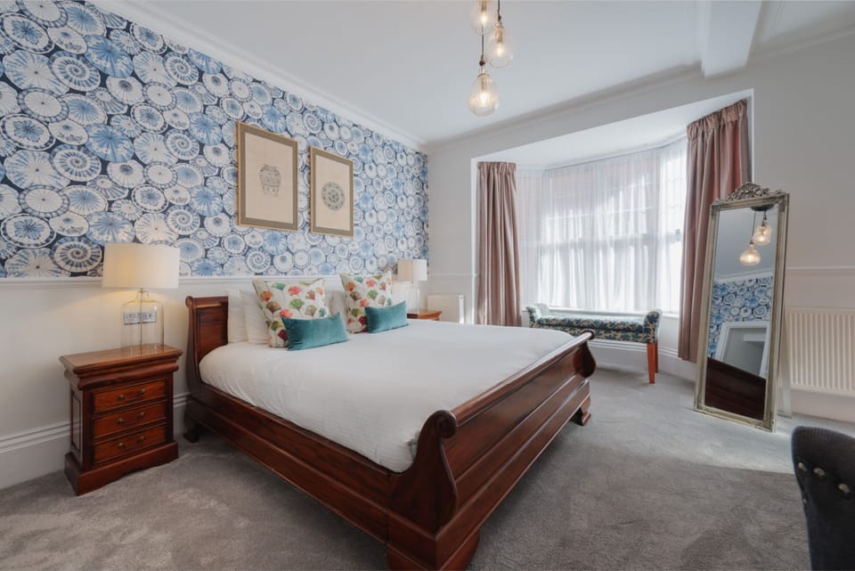 Superior King Room with Shower | Premium bedding, individually decorated, individually furnished, desk