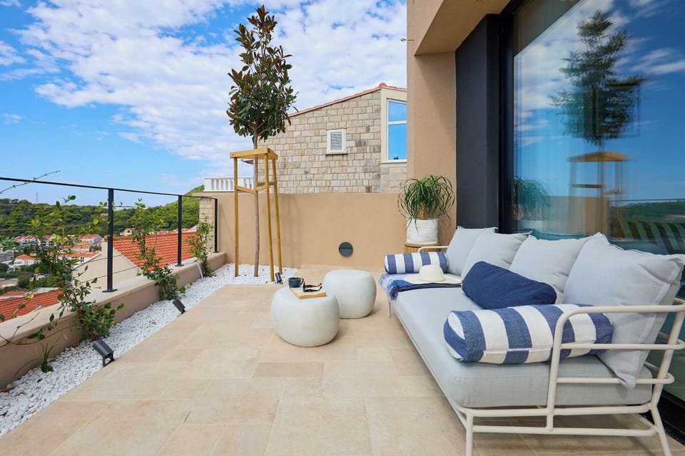 Apartment (0 Bedroom) | Balcony