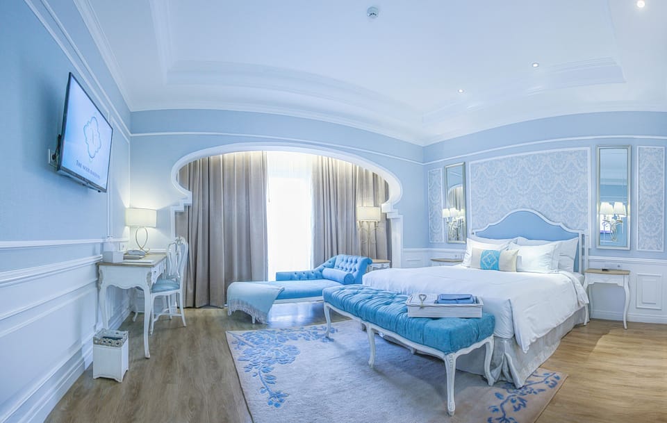 Executive Double Room | Minibar, in-room safe, desk, soundproofing