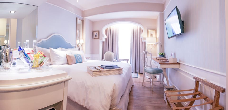 Deluxe Double Room | Minibar, in-room safe, desk, soundproofing