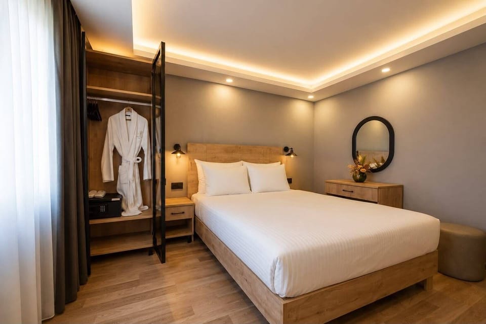 Premium bedding, minibar, in-room safe, desk