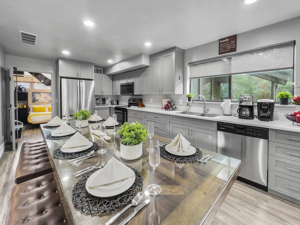 Condo, 4 Bedrooms | Private kitchen | Coffee/tea maker, fridge, oven, electric kettle