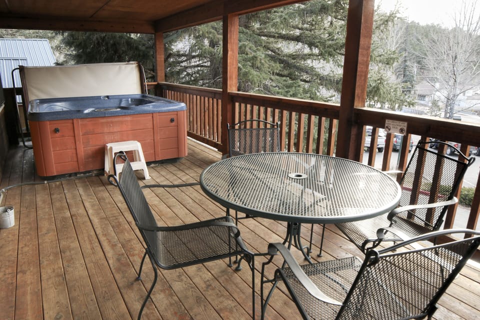 Townhome, 2 Bedrooms | Property grounds