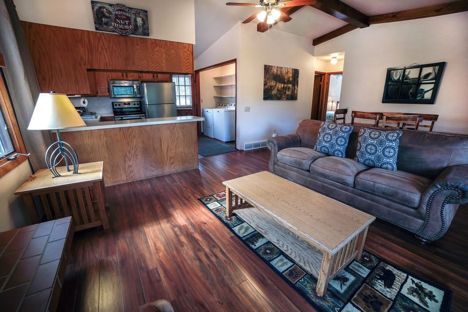 Cabin, 2 Bedrooms | Living area
