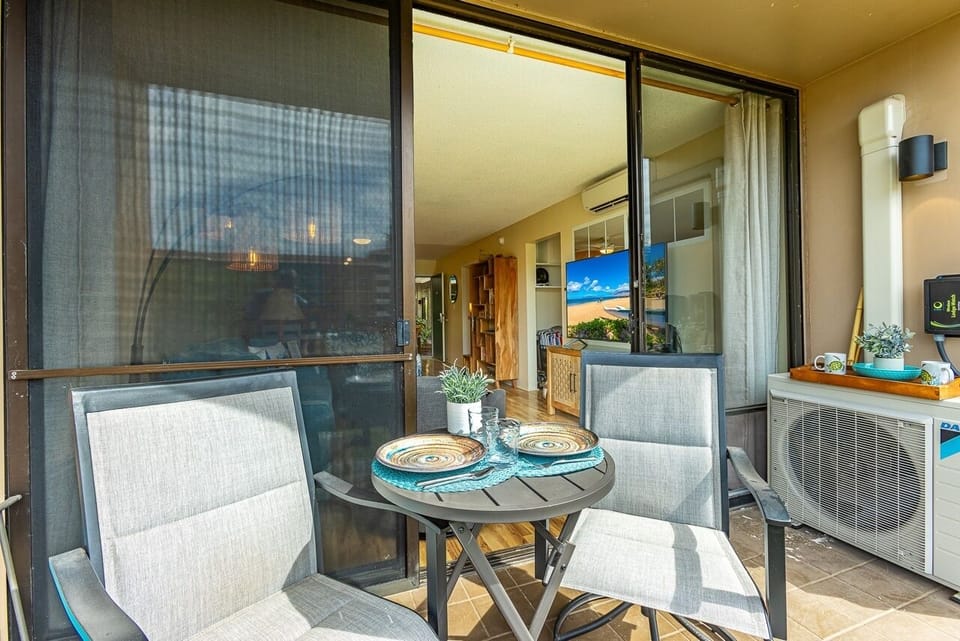 Condo, 2 Bedrooms | Dining