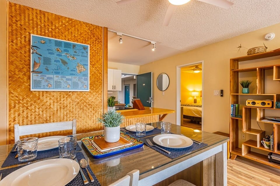 Condo, 2 Bedrooms | Dining