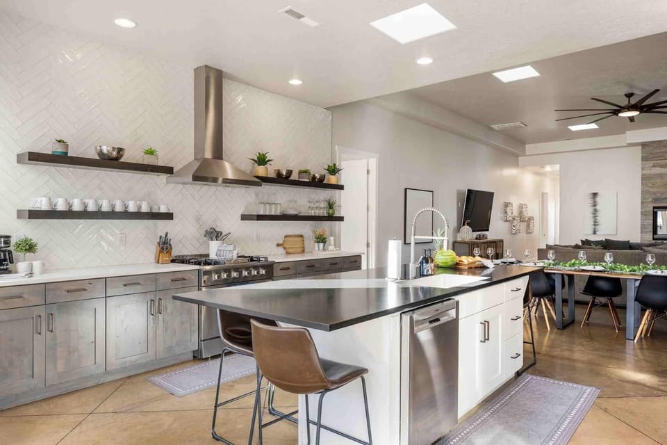 House, Multiple Bedrooms | Private kitchen | Coffee/tea maker, fridge, oven, toaster