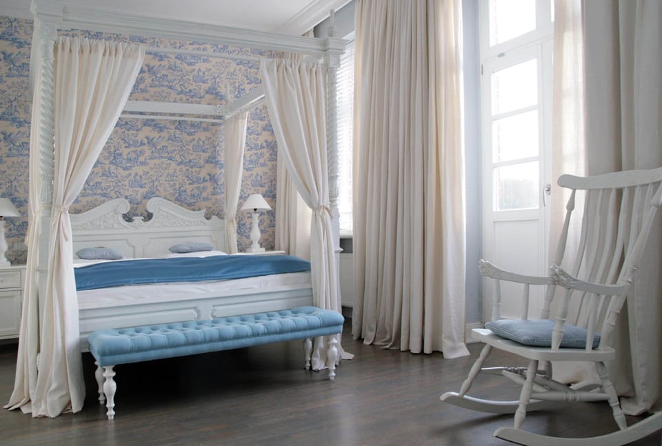 Junior Suite Castle | Hypo-allergenic bedding, pillowtop beds, in-room safe