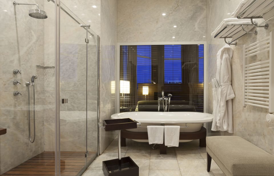 Junior Suite, Ocean View | Bathroom | Bathtub, free toiletries, hair dryer, towels