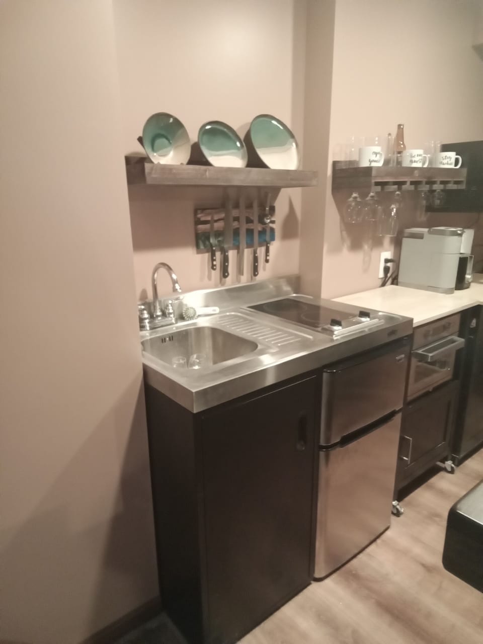 sink, fridge,, hot plates, air fryer, keurig 
