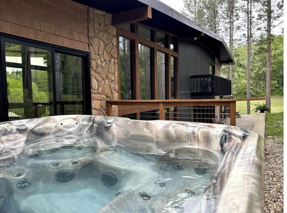 Outdoor spa tub