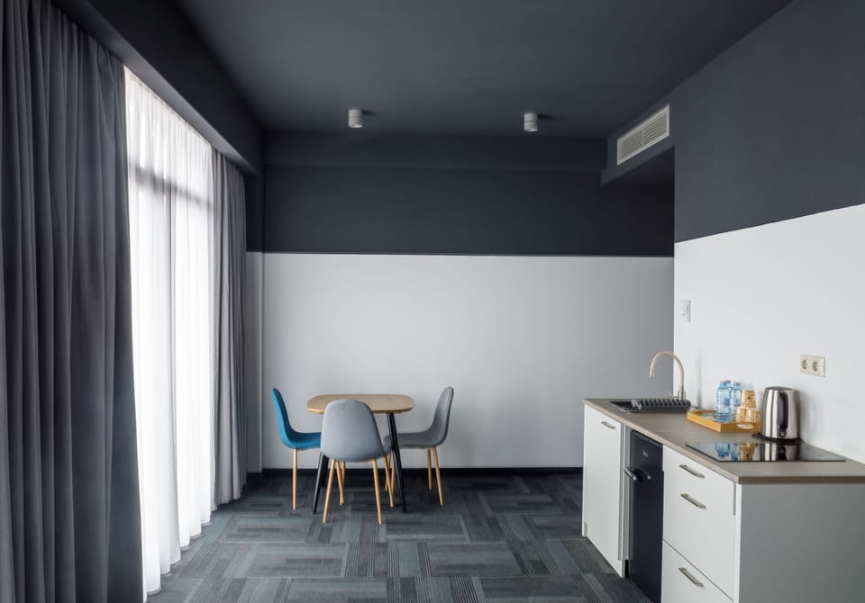 Family Room, 1 Bedroom, Mountain View | Premium bedding, in-room safe, desk, laptop workspace