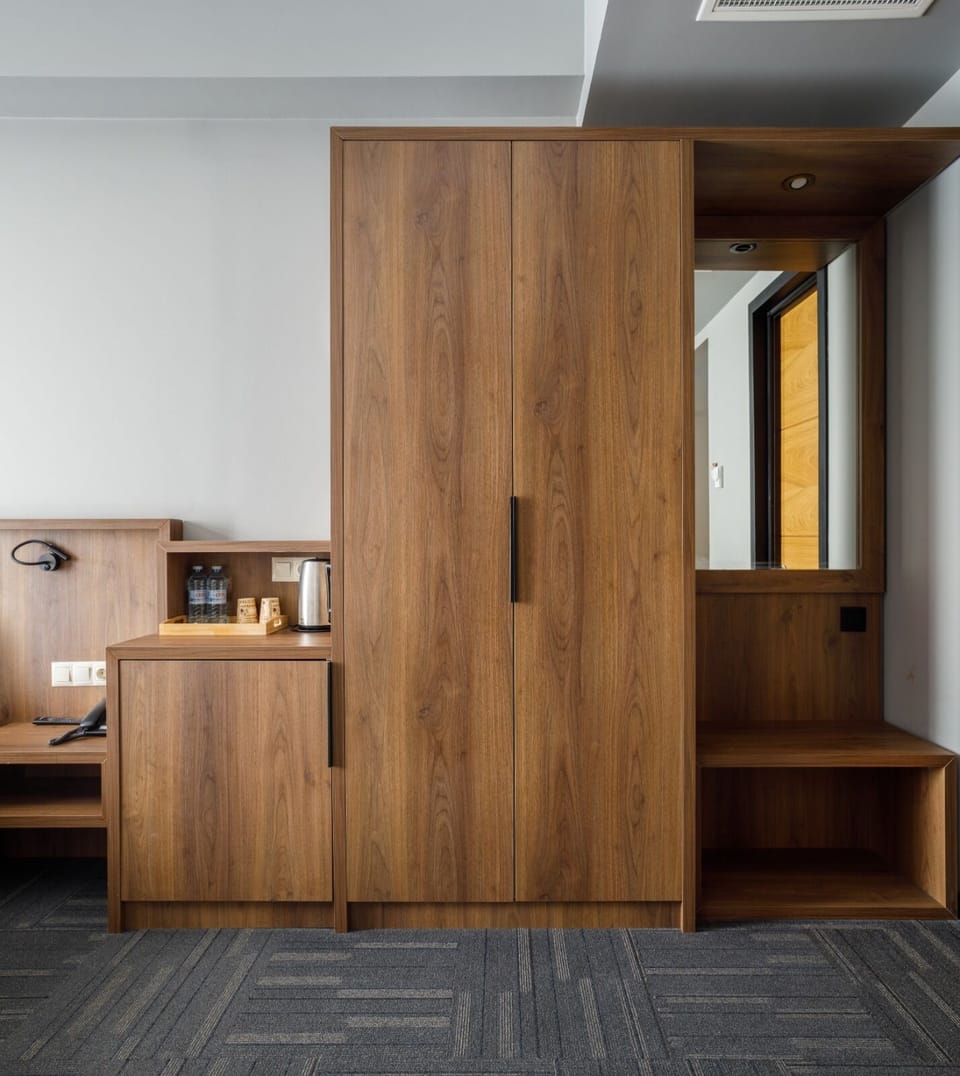 Family Studio Suite | Premium bedding, in-room safe, desk, laptop workspace