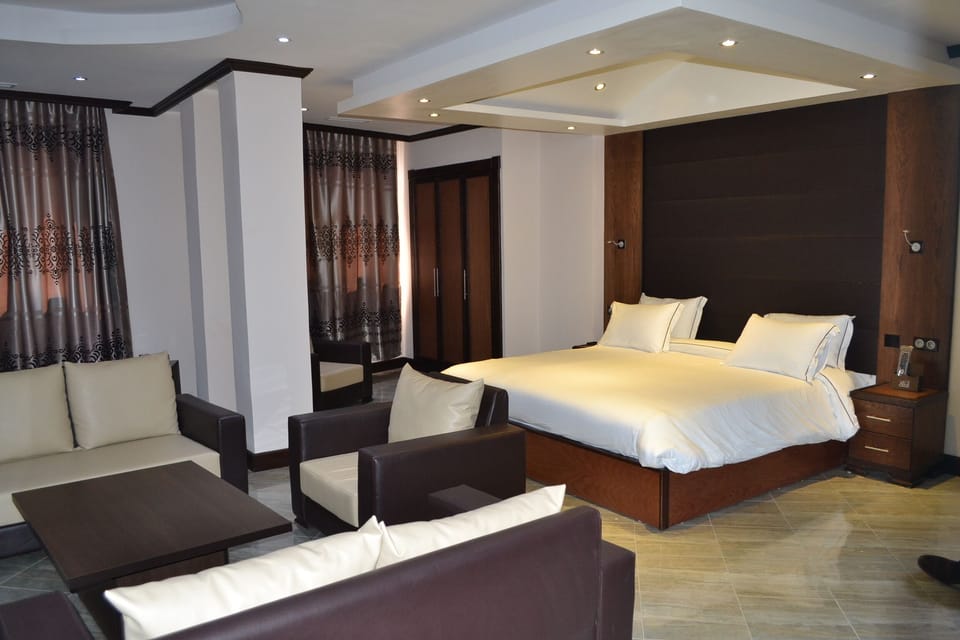 Standard Suite | In-room safe, WiFi (free)