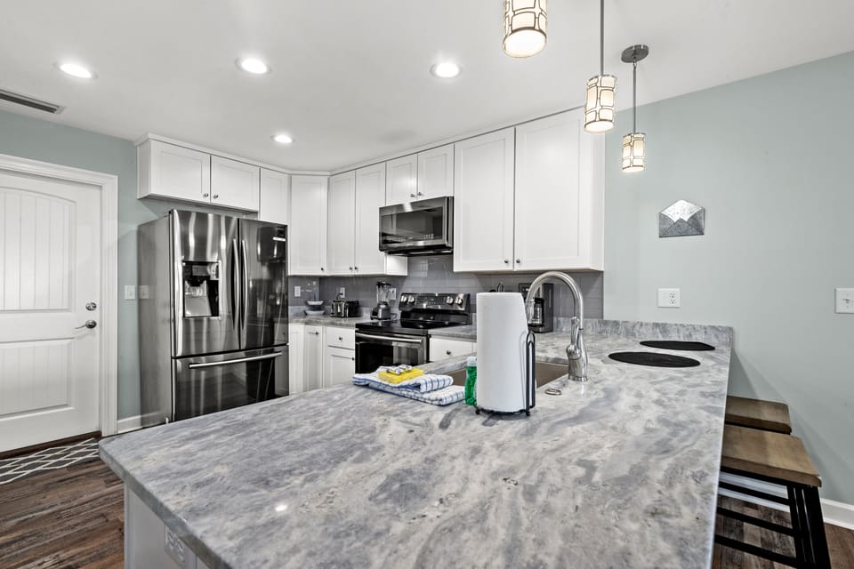 House, Multiple Beds, Patio, Garden View | Private kitchen | Fridge, microwave, oven, stovetop