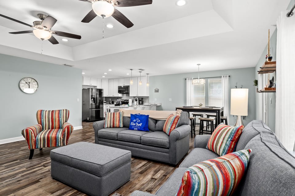 House, Multiple Beds, Patio, Garden View | Living area | 40-inch TV with digital channels