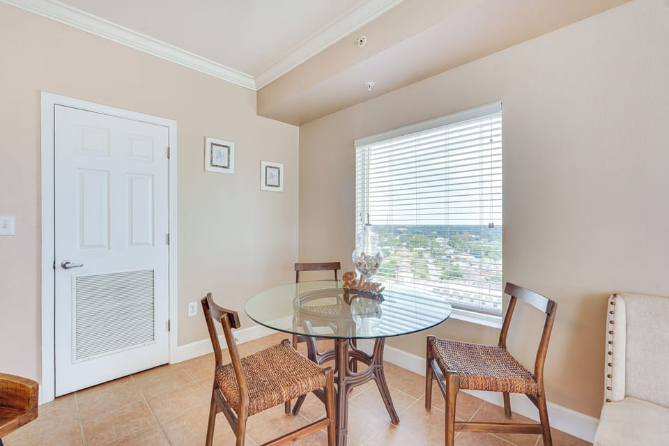 Dining Room | Central Air Conditioning