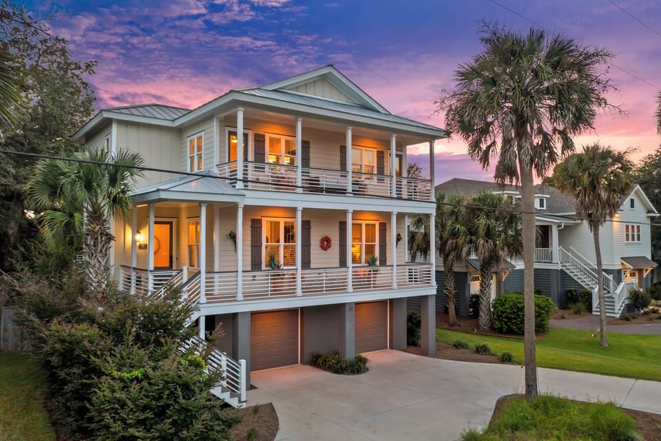 Gorgeous Home on 21st Avenue with Private Pool built in 2019