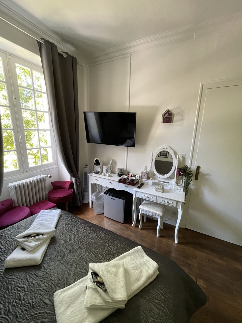 Junior Room, Non Smoking, Pool View | Premium bedding, individually decorated, individually furnished