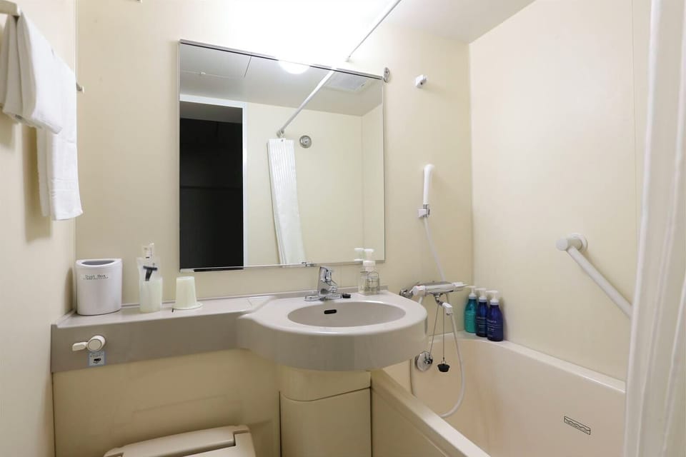 Single Room, Non Smoking | Bathroom | Combined shower/tub, deep soaking tub, hair dryer, slippers