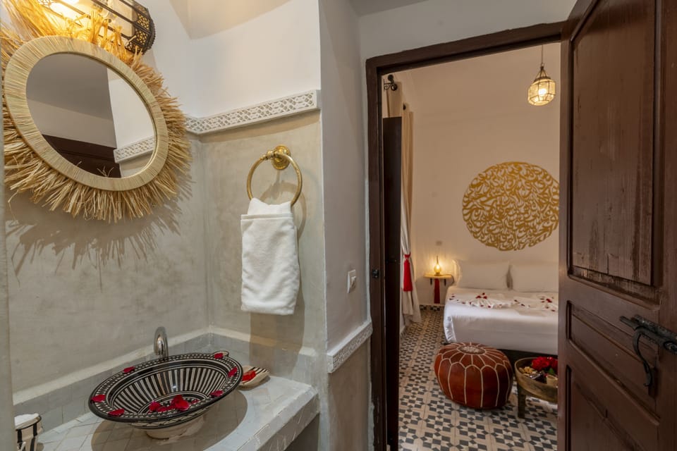 Standard Double Room | Bathroom | Shower, rainfall showerhead, towels, soap