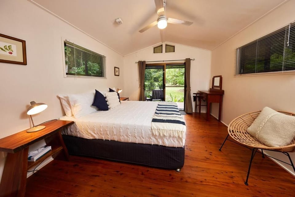 Deluxe Cottage, 1 King Bed, Balcony, Mountain View (Queen Cabin) | 1 bedroom, pillowtop beds, individually decorated