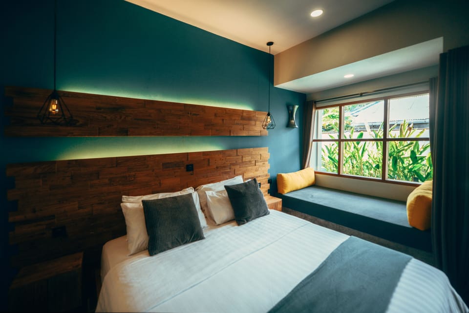 Deluxe Poolside Room | Premium bedding, minibar, in-room safe, desk