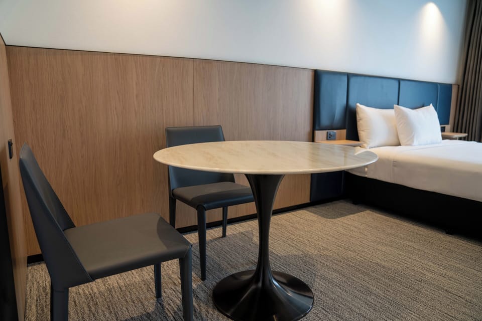Deluxe Studio Suite | Living area | 32-inch LCD TV with digital channels, TV