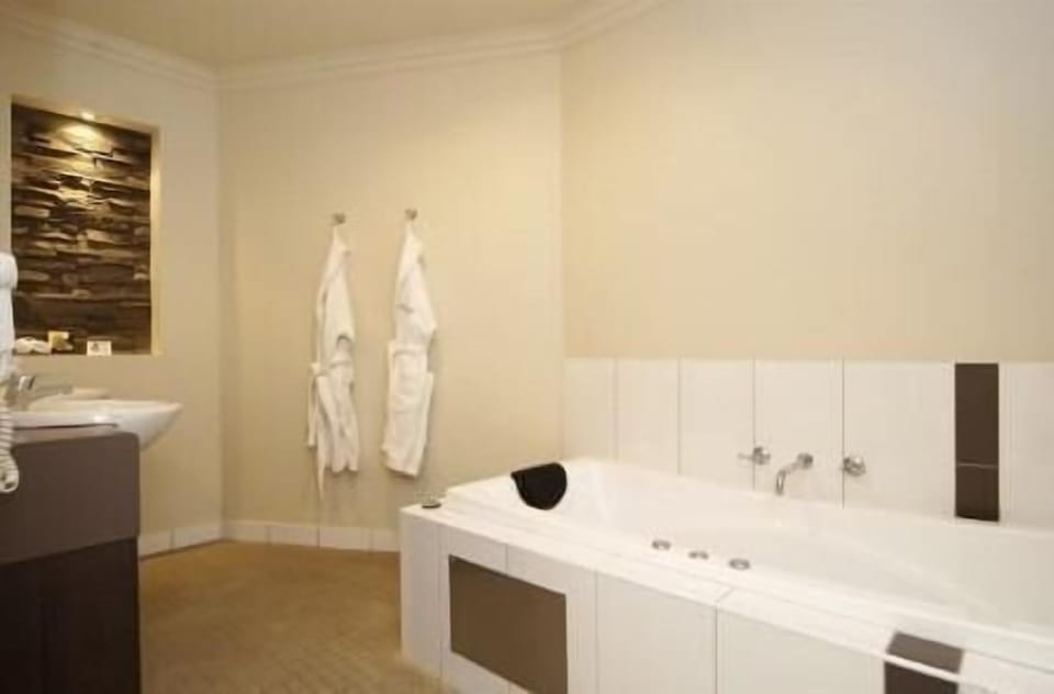 Jetted tub