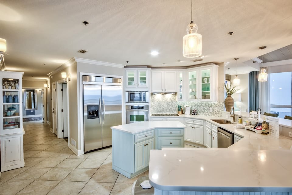 Kitchen w/Island