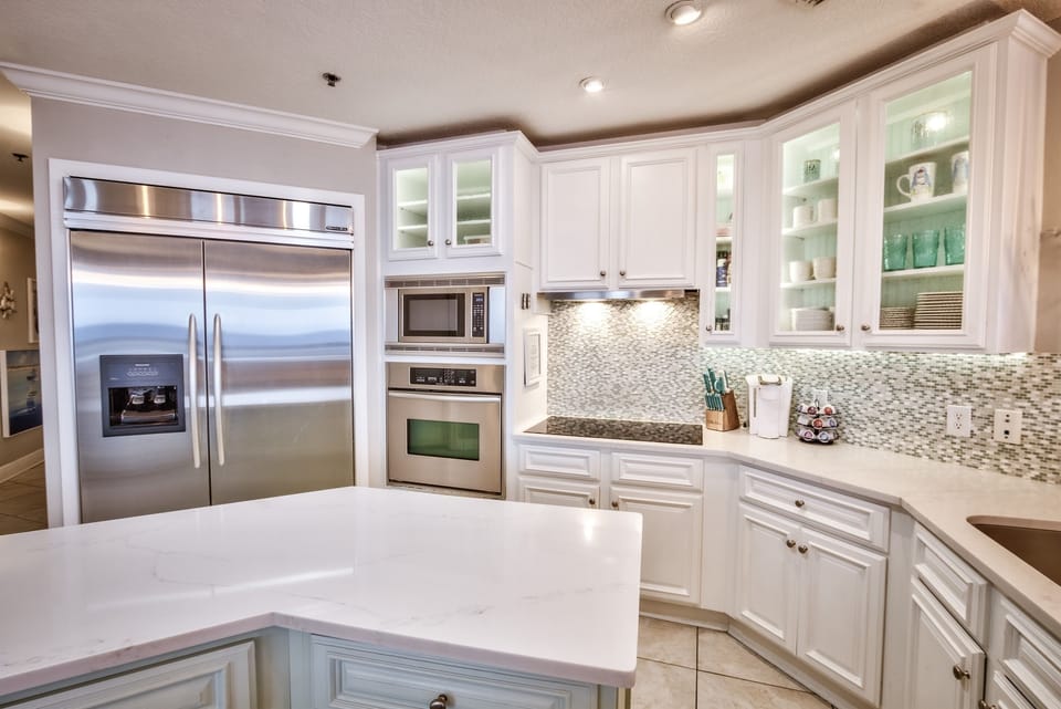 Kitchen w/Island