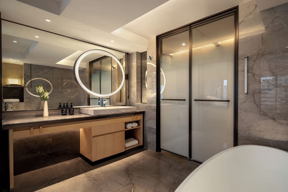 Deluxe King Room | Premium bedding, memory foam beds, minibar, in-room safe