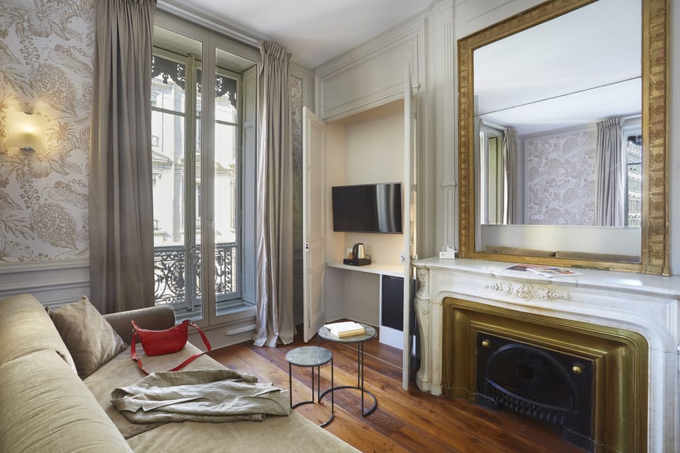 Junior Suite | 10 bedrooms, desk, blackout drapes, soundproofing