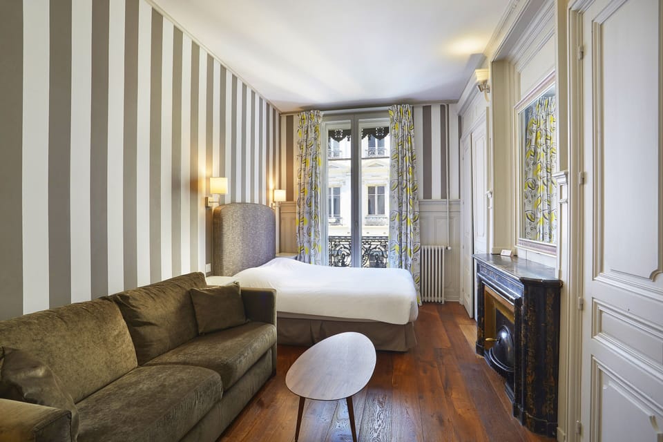 Junior Suite | 10 bedrooms, desk, blackout drapes, soundproofing