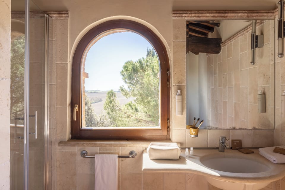 Junior Suite | Bathroom | Hair dryer, bathrobes, slippers, bidet
