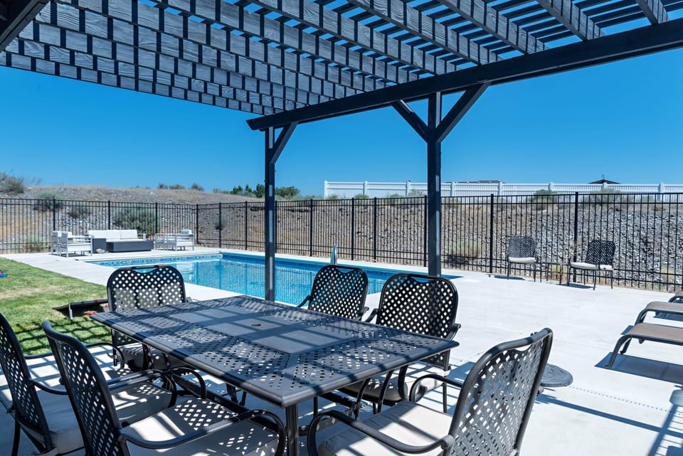 Covered patio - ample space to relax
