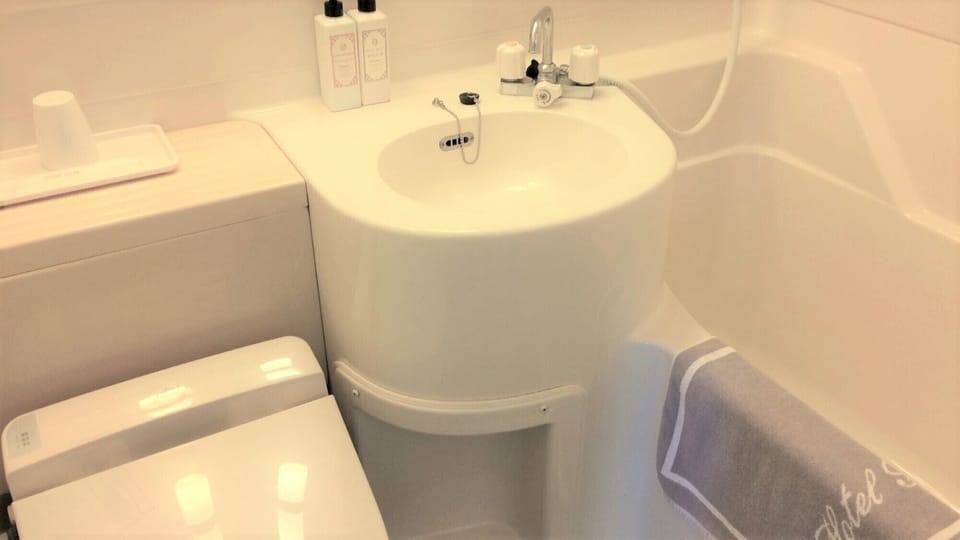 Free toiletries, hair dryer