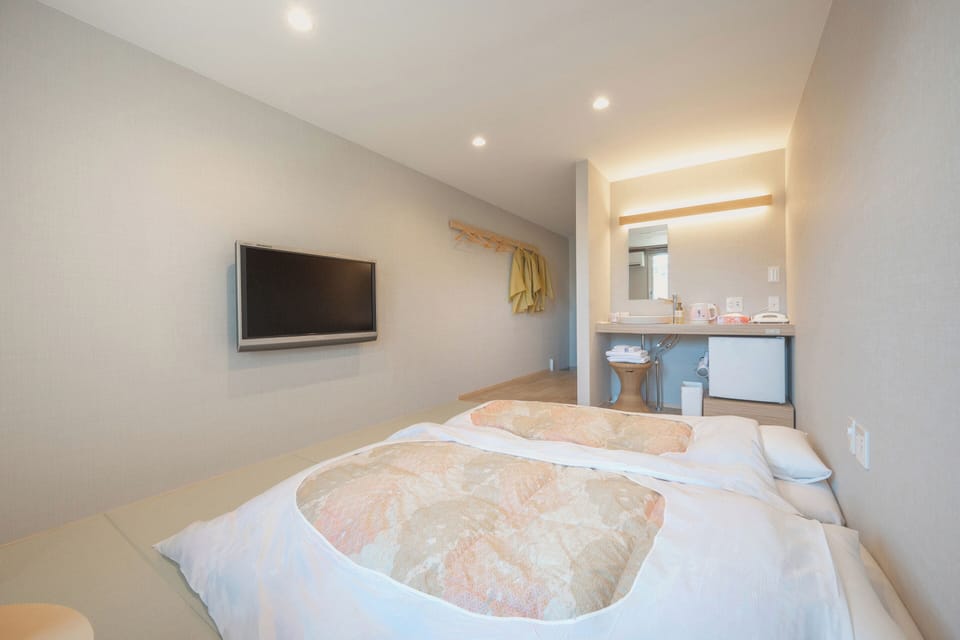 Japanese Western Twin Room, Non Smoking | Blackout drapes, free WiFi, bed sheets
