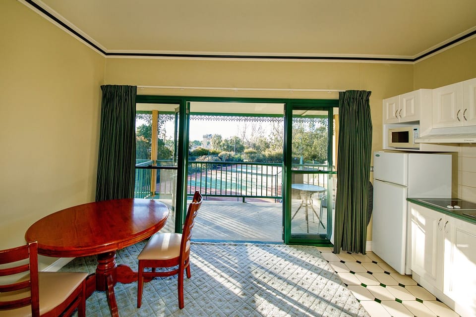 Wattle Suite | In-room safe, free WiFi, bed sheets
