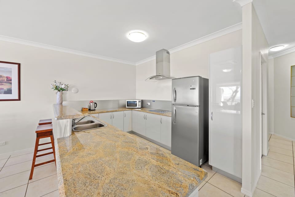 Standard Apartment, 1 Bedroom, Non Smoking, Kitchen (Ocean Apartment) | Private kitchen | Full-size fridge, microwave, stovetop, dishwasher