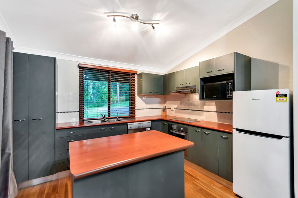 Deluxe Villa | Private kitchen | Electric kettle