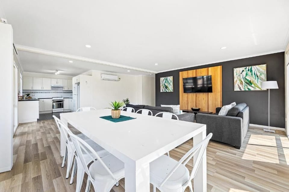 Tween House | Living area | 42-inch TV with digital channels