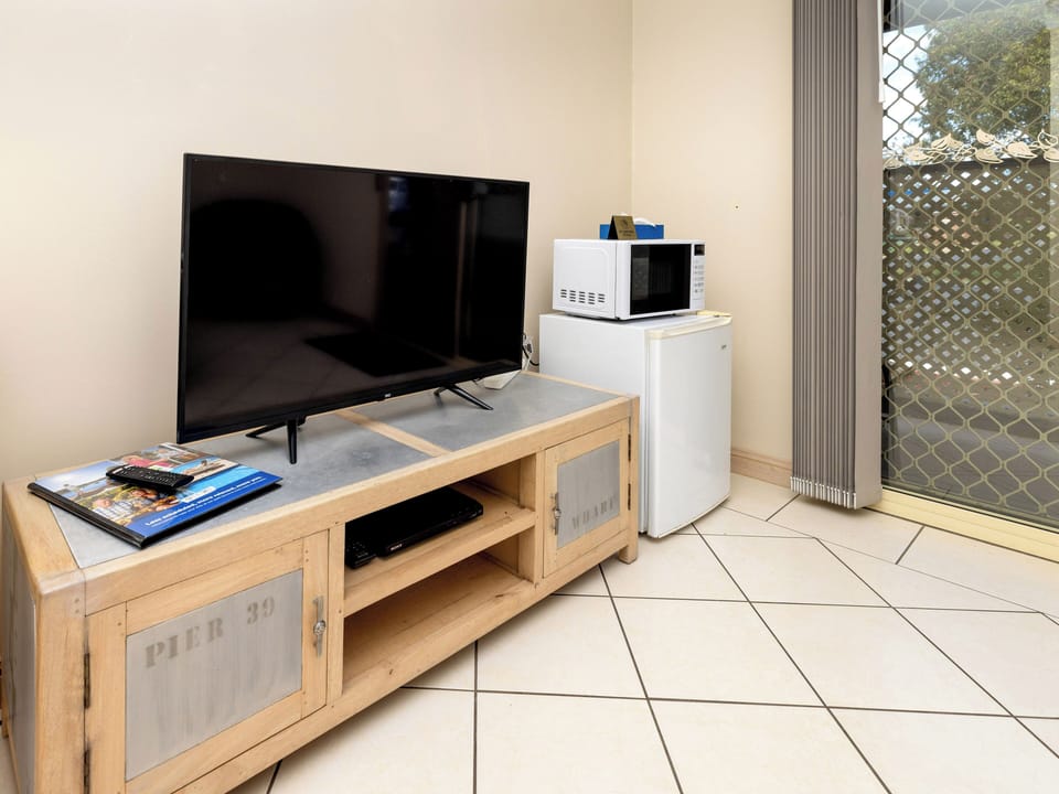 Standard Studio | Private kitchen | Coffee/tea maker, fridge, microwave, toaster