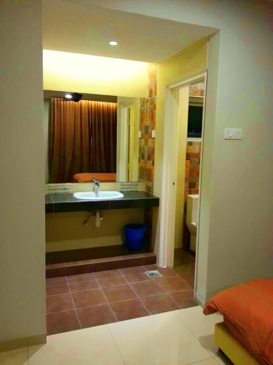 Sky Deluxe Room | Bathroom | Shower, free toiletries, towels