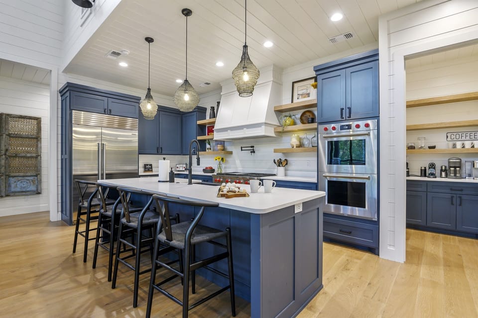 Kitchen: Spacious culinary haven with stylish cabinetry and modern appliances—perfect for gatherings!