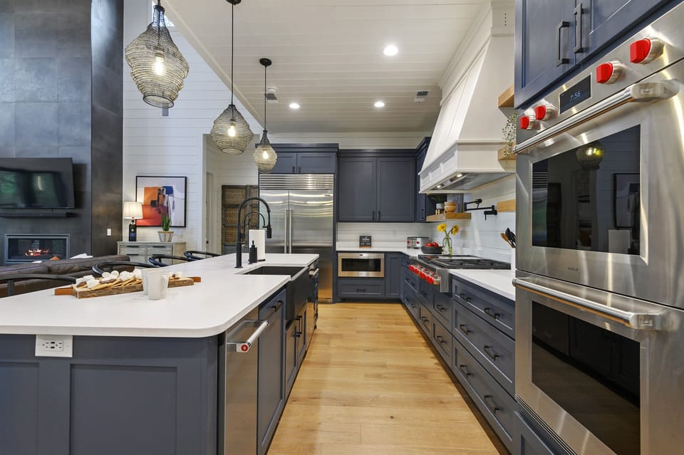 Gourmet Kitchen: Cook up a storm in this chef-inspired kitchen with sleek appliances!
