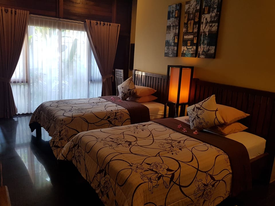 Suite, 1 Bedroom | Minibar, desk, rollaway beds (surcharge), bed sheets