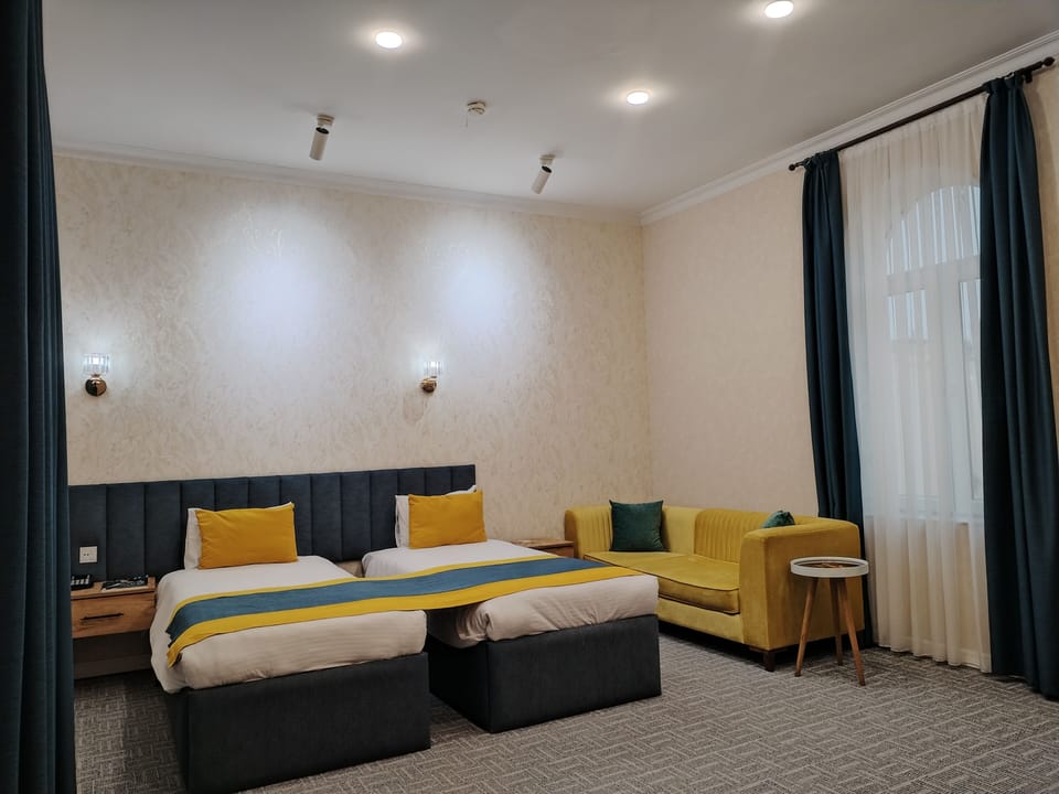 Standard Twin Room | In-room safe, desk, blackout drapes, soundproofing